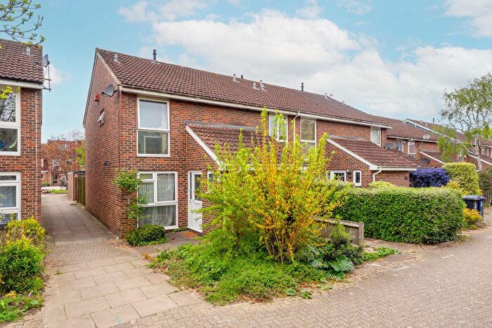 2 Bedroom End Terrace House For Sale In Aspen Close, Ealing, W5