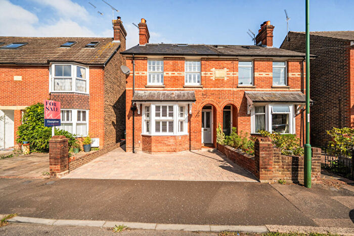 5 Bedroom Semi Detached House For Sale In Swindon Road, Horsham, RH12