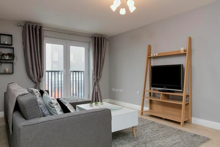 2 Bedroom Flat To Rent In Kenyon Lane, Manchester, M40