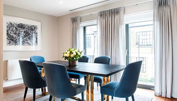 3 Bedroom Town House For Sale In Rainville Road, Hammersmith, W6