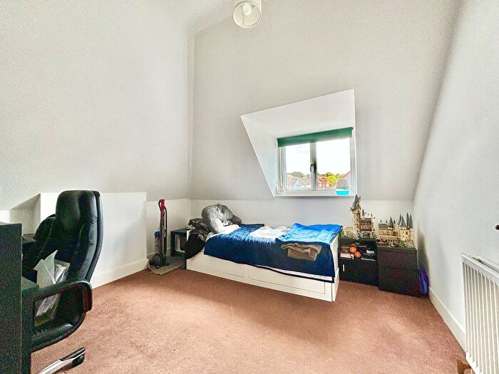 2 Bedroom Flat For Sale In Chepbourne Road, Bexhill-On-Sea, TN40