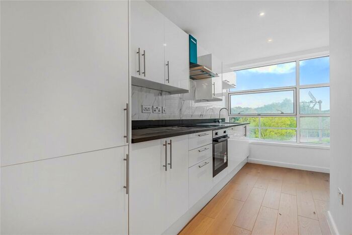 Apartment To Rent In The Boulevard, Cain Road, Bracknell, Berkshire, RG12