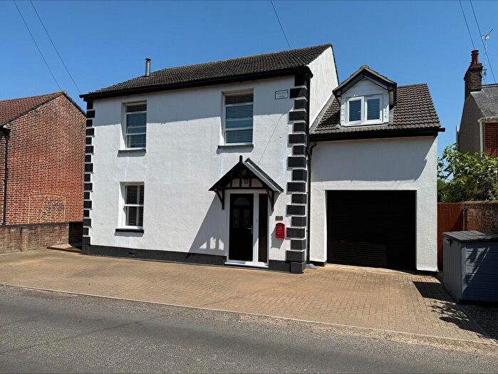 4 Bedroom Detached House For Sale In Stunning Home In Central Ormesby, NR29