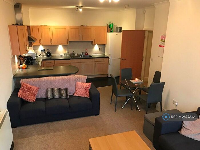 2 Bedroom Flat To Rent In Oakhurst House, Headingley, LS6