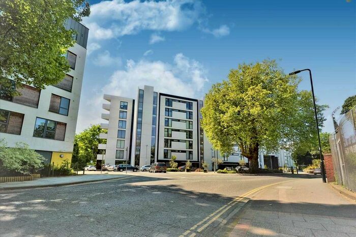 3 Bedroom Flat To Rent In Edmund House, Colonial Drive, Chiswick, W4
