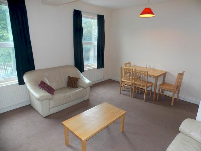 2 Bedroom Flat To Rent In High Road Leytonstone, London, E11