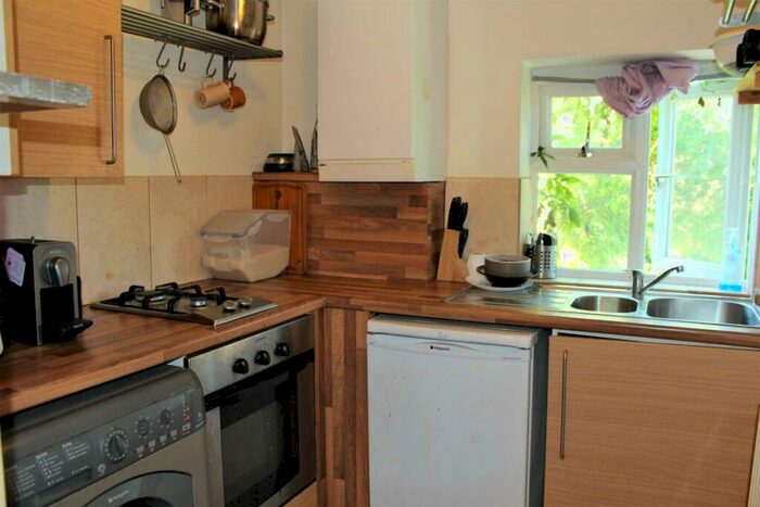 Studio To Rent In Amhurst Road, Hackney, E8 - Photo 3