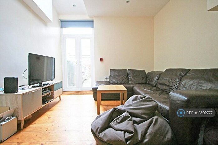 6 Bedroom Terraced House To Rent In Harriet Street, Cardiff, CF24