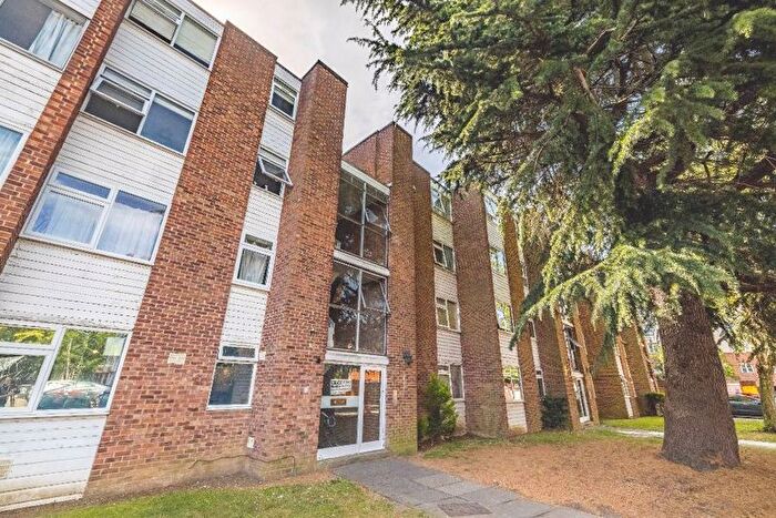 1 Bedroom Flat For Sale In Gatewick Close, Slough, SL1