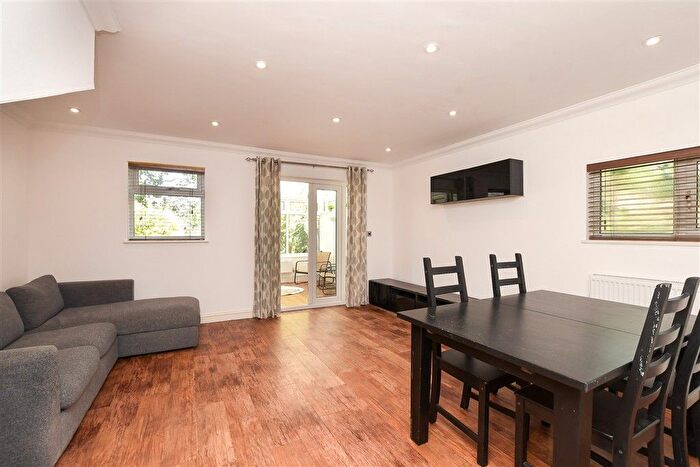 3 Bedroom End Of Terrace House For Sale In Fieldview, Langshott, Horley, Surrey, RH6