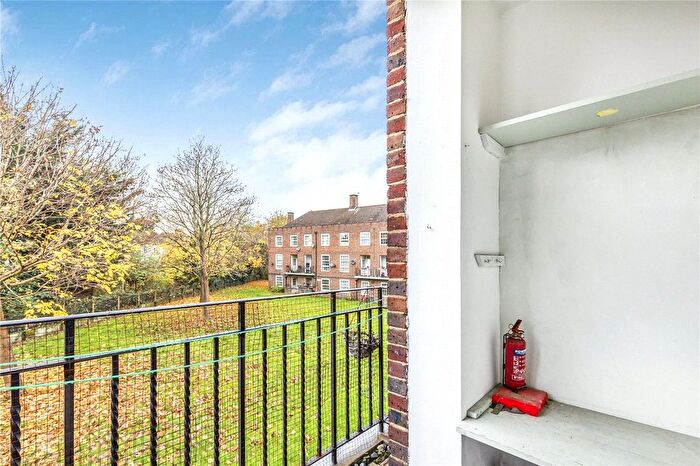 3 Bedroom Flat To Rent In Sackville House, London, SW16