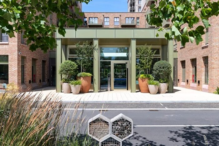 1 Bedroom Flat To Rent In Parkview Avenue, Brent Cross Town, NW2