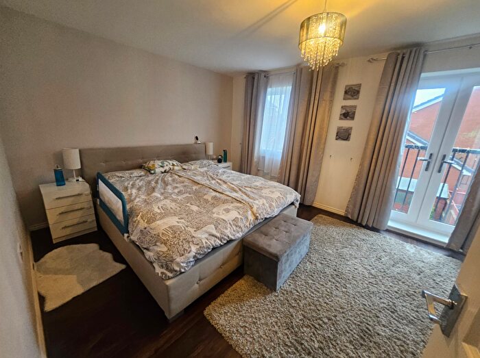 4 Bedroom Town House To Rent In Goodhart Crescent, Dunstable, Bedfordshire, LU6