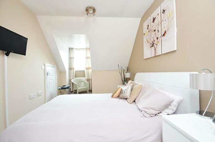 3 Bedroom Terraced House To Rent In Stoke Mill Close, Guildford, GU1