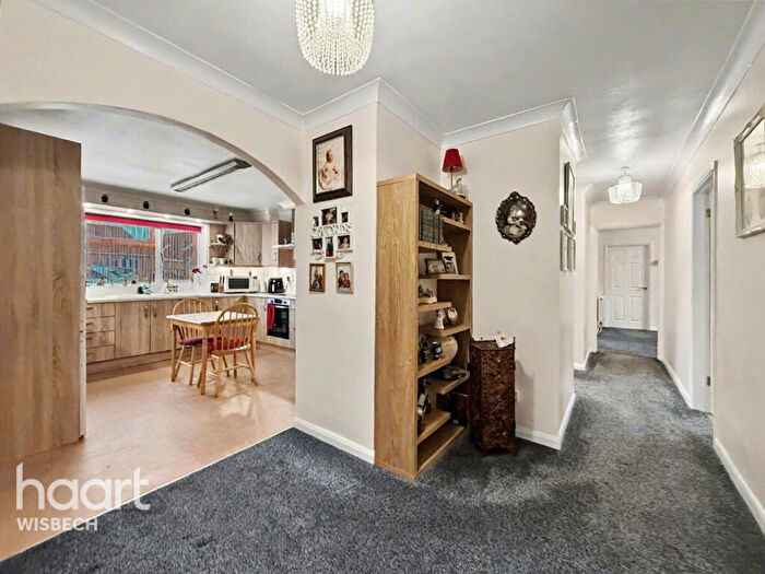 3 Bedroom Detached Bungalow For Sale In Hollycroft Road, Emneth, PE14