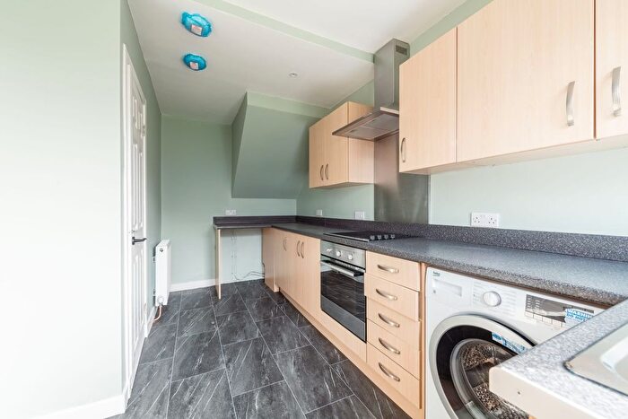 3 Bedroom Flat To Rent In St Columba Gardens, Dundee, DD3