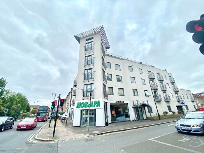 2 Bedroom Flat To Rent In Montway Heights, A Montague Road, London, SW19