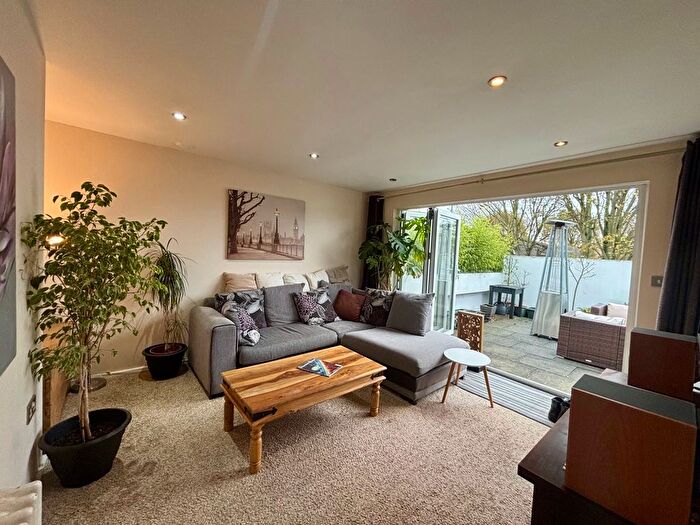 1 Bedroom Flat To Rent In Larkspur Close, Essex, RM15