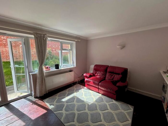 2 Bedroom Flat To Rent In West Road, Guildford, GU1