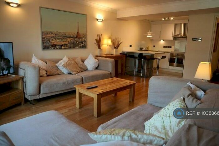 1 Bedroom Flat To Rent In The Highway, London, E1W