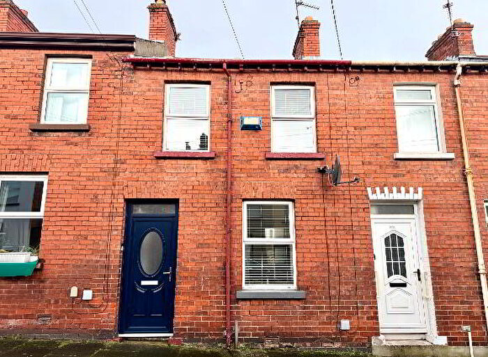 3 Bedroom Mid Terraced House For Sale In Barry Street, Derry, BT48