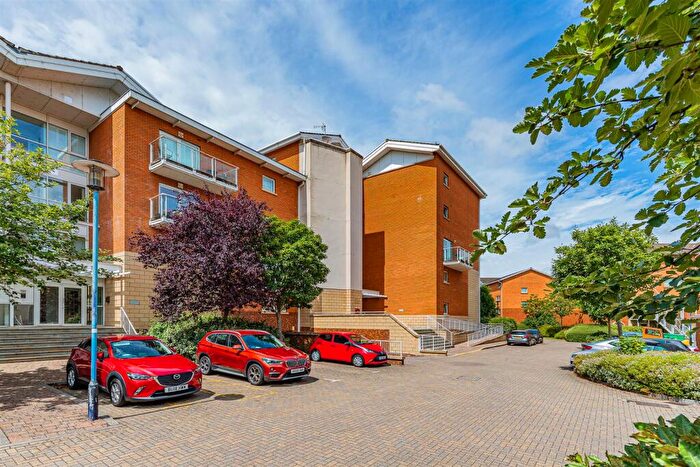 2 Bedroom Apartment For Sale In Chandlery Way, Cardiff, CF10