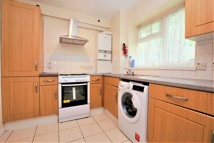 2 Bedroom Flat To Rent In Denmark Road, London, SE5