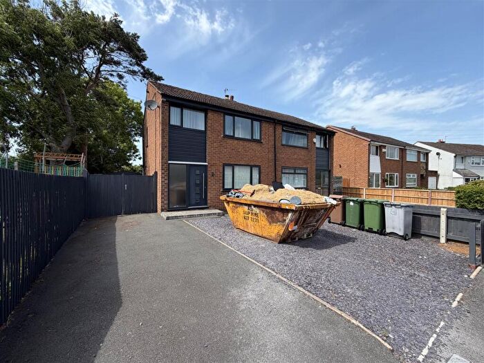 3 Bedroom Semi-Detached House To Rent In Kenilworth Drive, Wirral, CH61