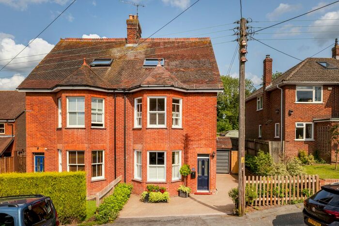 4 Bedroom Semi-Detached House For Sale In Hamsey Road, Sharpthorne, East Grinstead, RH19