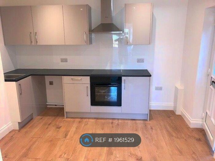 1 Bedroom Flat To Rent In Columbia Road, Bournemouth, BH10