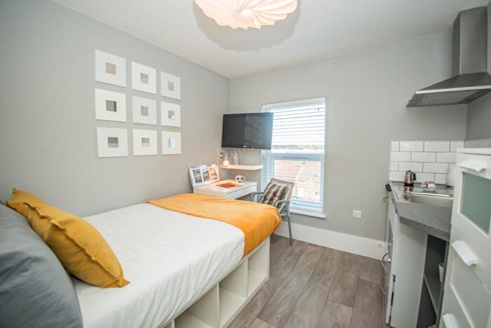 Studio To Rent In Harcourt Street, Luton, Bedfordshire, LU1