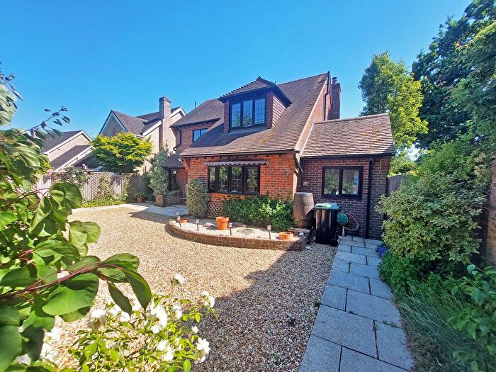 3 Bedroom Detached House For Sale In Broadmead Close, Lymington, Hampshire, SO41
