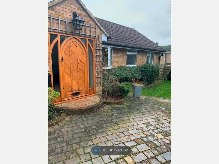 4 Bedroom Bungalow To Rent In Sycamore Avenue, Hatfield, AL10