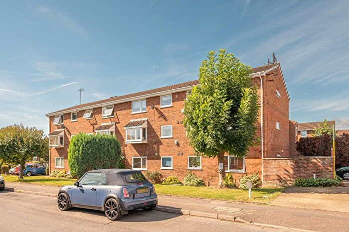 2 Bedroom Flat To Rent In Shurland Avenue, Oakleigh Park, Barnet, EN4
