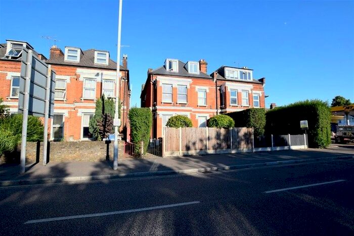 1 Bedroom Flat To Rent In Hollybush Hill, Wanstead, E11