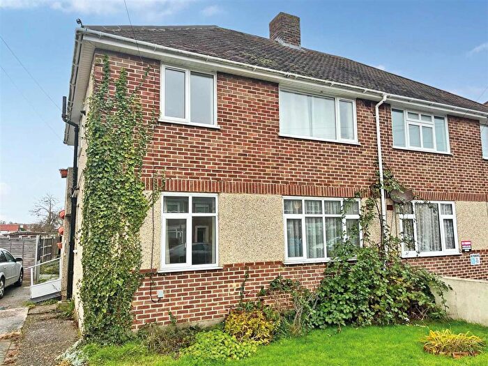 2 Bedroom Flat For Sale In Shalbourne Road, Gosport, PO12