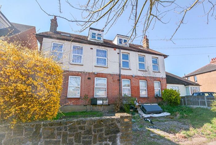 2 Bedroom Flat To Rent In Carlton Avenue, Westcliff-On-Sea, SS0