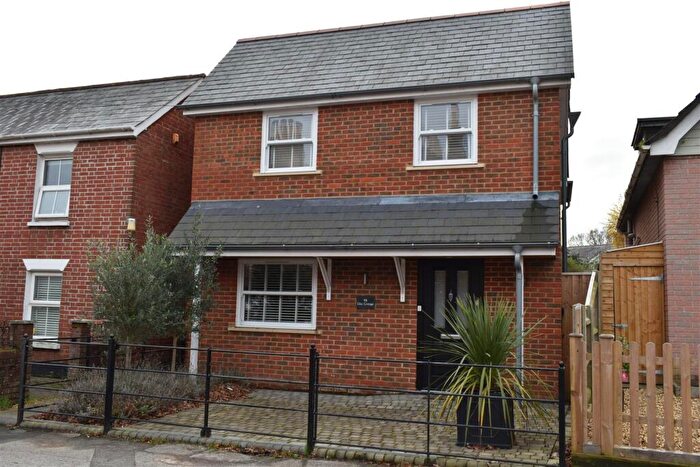 3 Bedroom Detached House To Rent In Wainsford Road, Pennington, Lymington, SO41