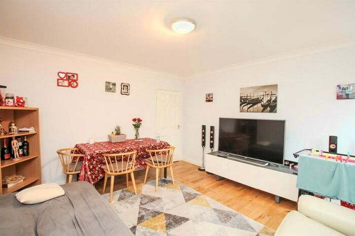 2 Bedroom Flat To Rent In Summit Avenue, Colindale, NW9