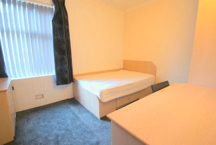 5 Bedroom Semi-Detached House To Rent In Broomfield Crescent, Headingley, Leeds, LS6