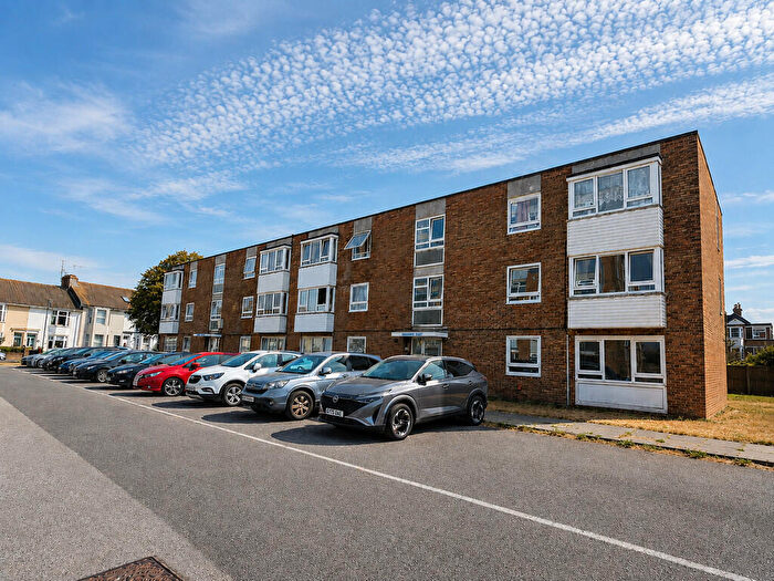 2 Bedroom Flat For Sale In Whiterock Place, Southwick, BN42