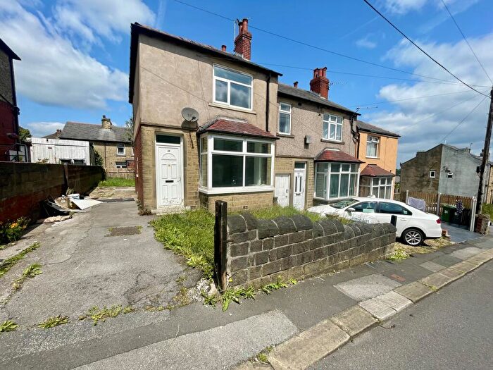 2 Bedroom House To Rent In Hawthorne Terrace, Crosland Moor, Huddersfield, HD4