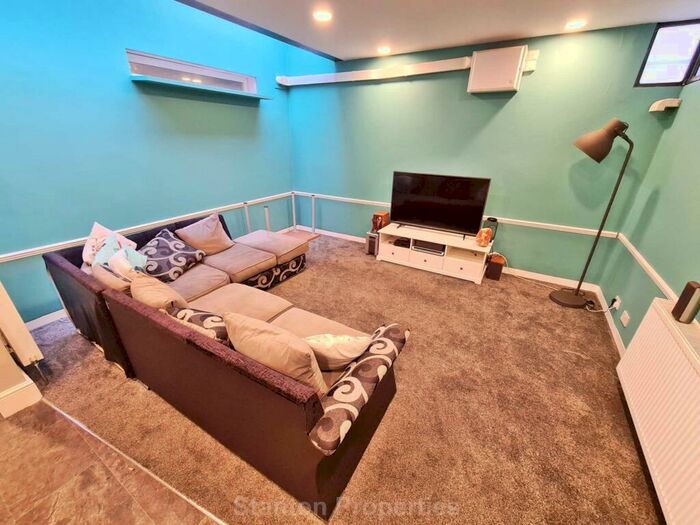 4 Bedroom End Of Terrace House To Rent In See Video Tour, &#; Per Person Per Week Platt Lane, Fallowfield., M14