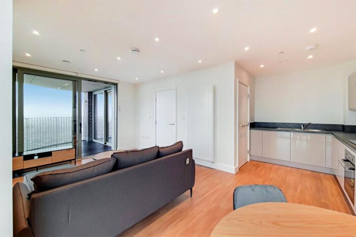 2 Bedroom Apartment To Rent In Green Street, London, NW10