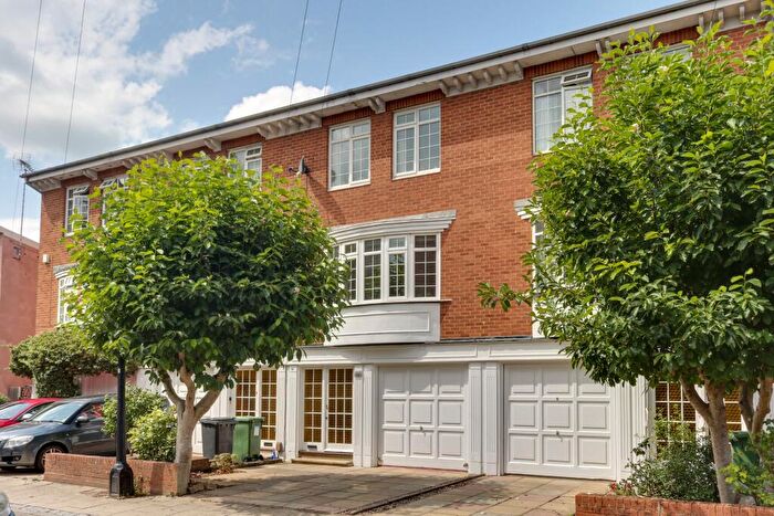 3 Bedroom Town House For Sale In Queens Grove, Southsea, PO5