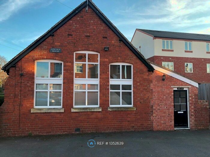 2 Bedroom Flat To Rent In Lincoln House, Rugby, CV22