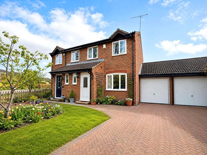 3 Bedroom Semi Detached House To Rent In Maskell Way, Farnborough, Hampshire, GU14
