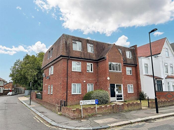 2 Bedroom Apartment For Sale In Plaistow Park Road, London, E13