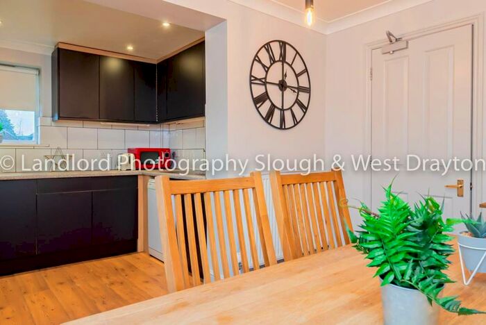 6 Bedroom Semi-Detached House To Rent In Cabell Road, Park Barn, Guildford, GU2