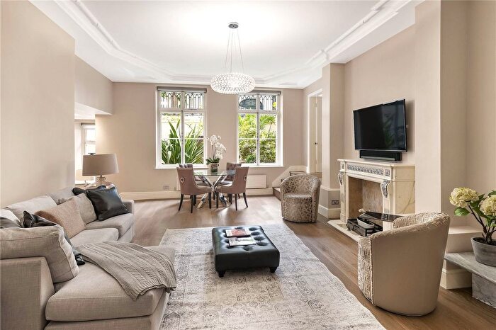 2 Bedroom Flat For Sale In Mansfield Street, London, W1G